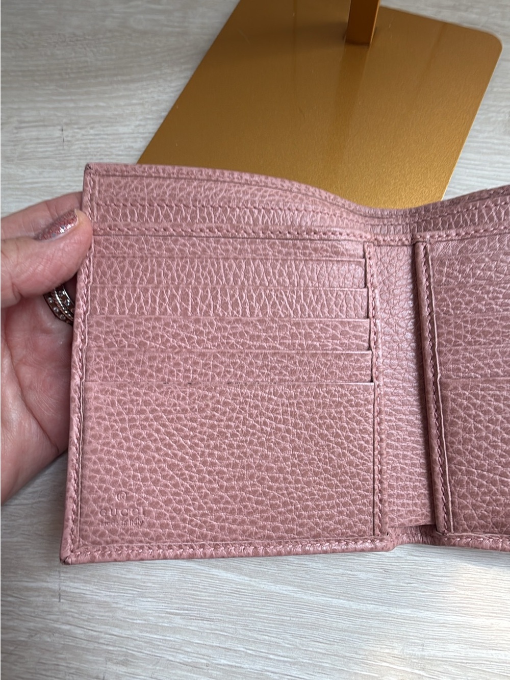Authentic GUCCI calf skin pink bifold wallet - Picture 10 of 15